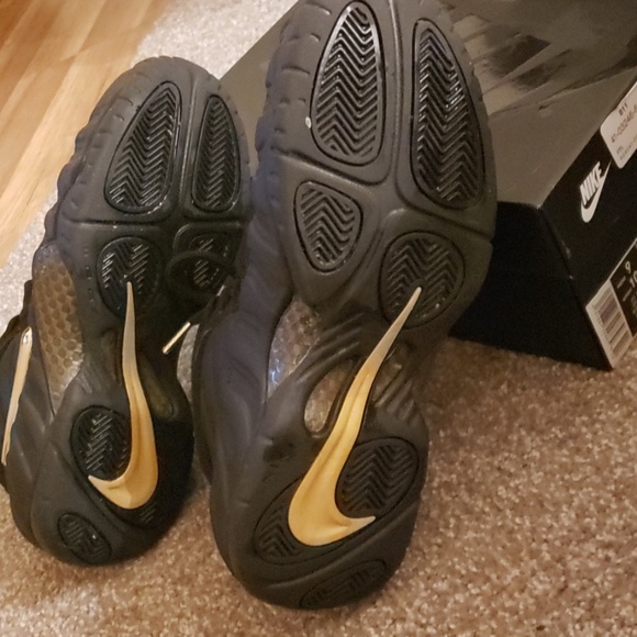 Nike Foamposite Pro Balck and gold with box - Picture 2 of 7
